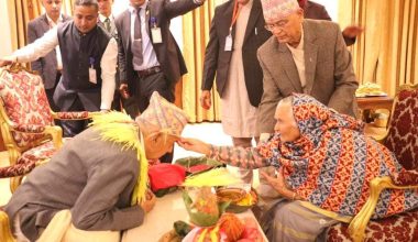 राष्ट्रपति पौडेलद्वारा ९१ वर्षीया भाउजूबाट टीका ग्रहण