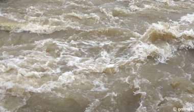 पर्वतमा खोलाले जिप बगाउँदा ३ जना बेपत्ता