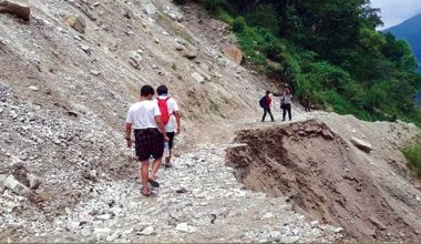 बारपाक–लाप्राक सडकखण्ड झन्डै तीन महिनादेखि अवरुद्ध