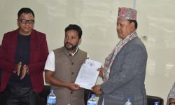 स्वास्थ्यमन्त्री बस्नेतद्वारा पर्वत अस्पताल निरीक्षण