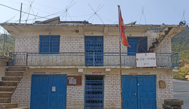 कमलबजार नगरपालिकामा ६ दिनदेखि चार दलको ताला, मारमा सेवाग्राही