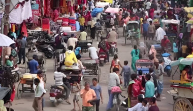 सीमापारि भीडभाड, वारी सुनसान