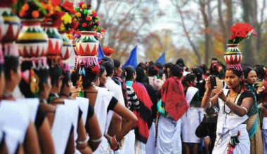 थारू बस्तीमा दसैँको रौनक