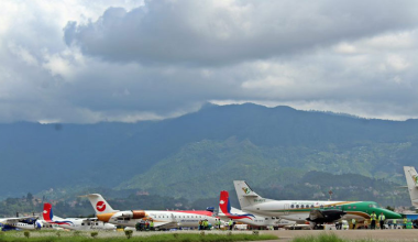 दसैँमा हवाई टिकट नपाउँदा यात्रु अलपत्र