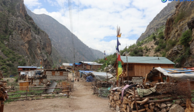 बाहिरिने क्रम बढेपछि रित्तिँदै गाउँ