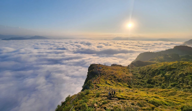 सूर्योदय र कुहिरो हेर्न तनहुँको मानुङकोट