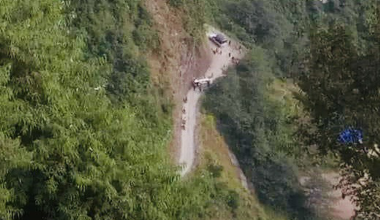 गाडी दुर्घटनामा एमाले नेता नविना लामासहित १० जना घाइते