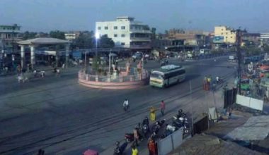 लहान बजारको अतिक्रमित सडक पेटी खाली गराइँदै