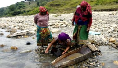 सुनको कण खोज्न त्रिशूली किनारातर्फ