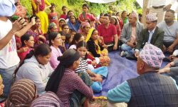 त्रिपालको सहारामा भूकम्पपीडित