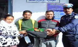 ट्याक्सीमा छुटेका गहना चालकले प्रहरीलाई बुझाए