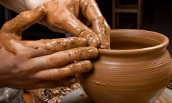 माटोका भाँडा बनाउन भ्याइनभ्याइ