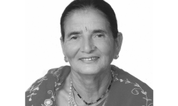 कोमल ओलीलाई मातृ शोक