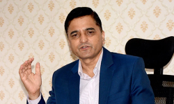 योगेश भट्टराई सवार गाडी तोडफोड