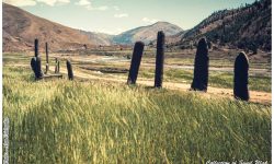 बेलायतको Stonehenge र जुम्ला तातोपानीका यि ढुङ्गाहरु