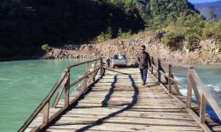 तमोरमा काठको पुल निर्माण