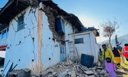 भूकम्पपीडितलाई राहत वितरण