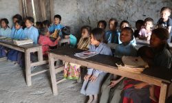 दिवा खाजा कार्यक्रम रोकिँदा चेपाङ समुदायका बालबालिका समस्यामा