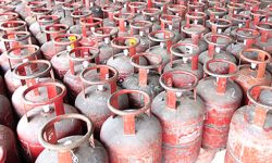 म्याद गुज्रेका सिलिन्डर नष्ट गरिँदै