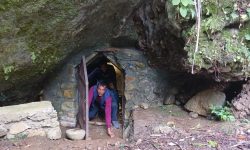 पर्यटक लोभ्याउने रामपुरको वशिष्ठ गुफा