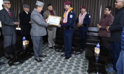 प्रहरी निरीक्षकद्वय थापा तथा श्रेष्ठ र प्रहरी वरिष्ठ नायव निरीक्षक नेपाली सम्मानित