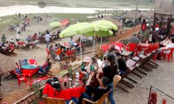 अङ्ग्रेजी नयाँ वर्ष मनाउन सौराहमा पर्यटकको घुइँचो