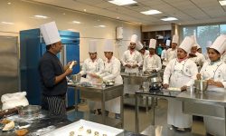 बढ्दैछ, होटल म्यानेजमेन्ट पढ्ने विद्यार्थी