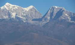 हिउँले टलक्क टल्कने सोलुखुम्बुका हिमाल कालापत्थरमा परिणत हुँदै