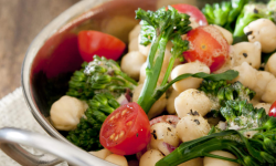 मान्छेको मुख्य आहार माछामासु होइन, शाकाहार हो