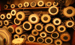 मादल बेचेर घर खर्च