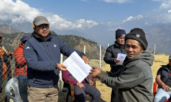 धार्चेमा अव्यवस्थित बसोबासीलाई निस्सा वितरण