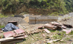 सामान चोरी भएपछि पुल निर्माण अलपत्र