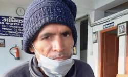 उपचारको रकम तिर्न नसक्दा अस्पतालमै छन् दुर्गाप्रसाद