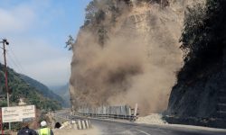 नारायणगढ–मुग्लिन सडकको भित्तो काट्ने काम अन्तिम चरणमा