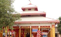 बागेश्वरी मन्दिरको छानामा ताम्रपत्र लगाइँदै