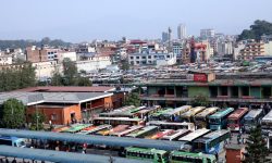 गोँगबुस्थित नयाँबसपार्कभित्र होटल सञ्चालन