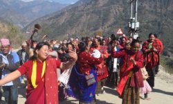 बादीकाको भिरमा सडक ढलान भएपछि …