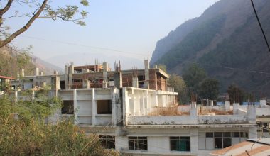 अस्पताल भवन निर्माणमा भएको विलम्बले सेवा प्रभावित