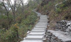 चन्दा र श्रमदान जुटाएर पदमार्ग निर्माण