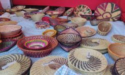 हस्तकलाबाट मनग्य आम्दानी गर्दै दाङका महिला