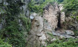 ढुङ्गाका आकृतिले तान्दै पर्यटक