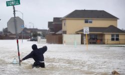 अमेरिकाको टेक्सासमा बाढी प्रभावित क्षेत्रबाट छ सयभन्दा बढीको उद्धार