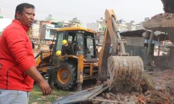 विष्णुमति करिडोर मिचेर निर्माण गरिएको संरचना भत्काइयो
