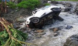 बाढीले गाडी बगायो, विद्यालय र ज्येष्ठ नागरिक आश्रमको भवनमा क्षति