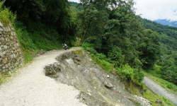 घोडेपानी सडक अवरुद्धः पर्यटक र स्थानीयलाई सास्ती