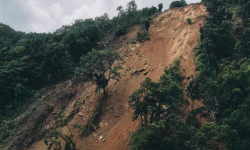 सिन्धुपाल्चोकको इन्द्रावती नदी थुनियाे