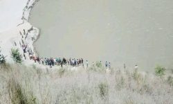 सुनकोशी नदीमा गाडी खस्दा तीनजना बेपत्ता