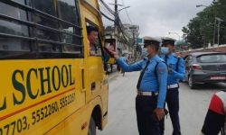 पोखराका २२३ वटा स्कुल बसमा जाँच, १७ वटा कारबाहीमा