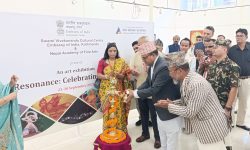 संस्कृतिमन्त्री पाण्डे र भारतीय राजदूतले गरे कला प्रदर्शनी अवलोकन