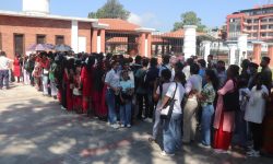 सर्वसाधारणका लागि खुला गरिएपछि धरहरा चढ्नेकोे भीड